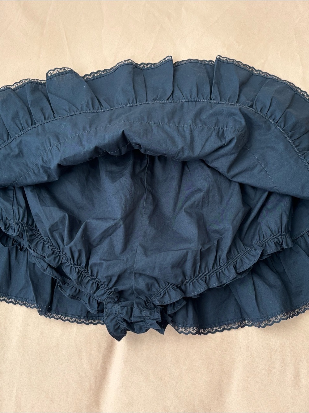 NWT Aritzia Sunday Best Navy Ruffle Bloomer Shorts Medium - Picture 7 of 7
